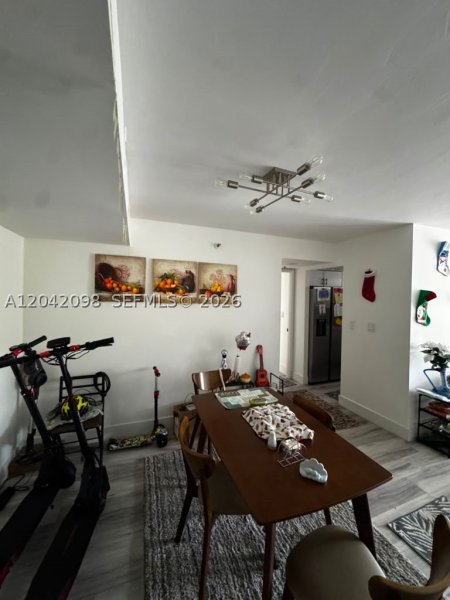 Condo for sale at Winston Towers M11