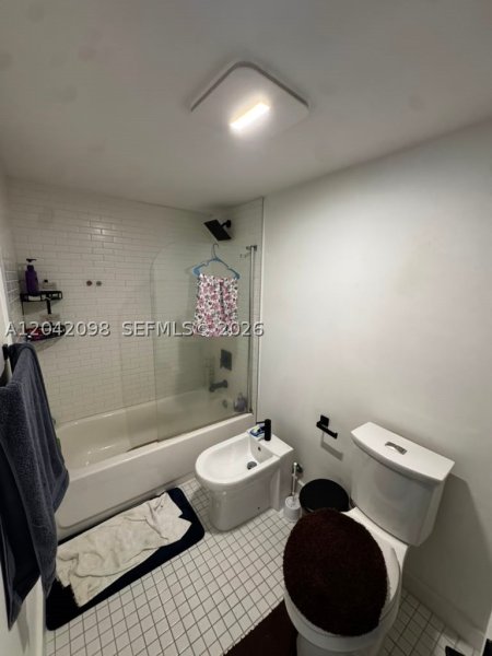 Condo for sale at Winston Towers M11