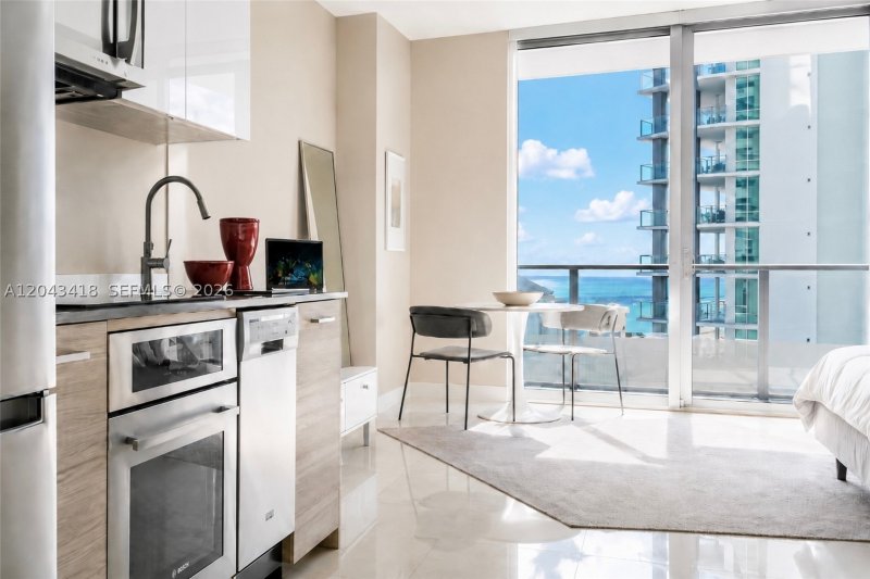 Apartment for rent at Brickell House Condo 1806