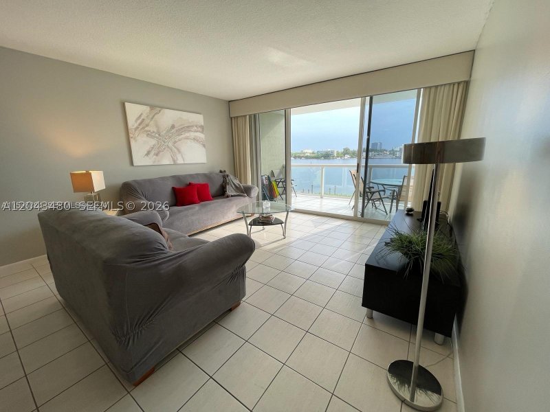 Alquiler de apartamento en Golden Bay Club 407