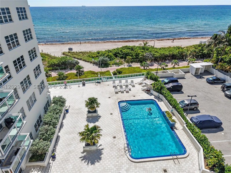 Comprar apartamento en The Collins Condo 605