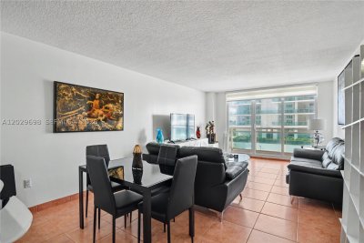 Comprar apartamento en The Collins Condo 605