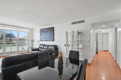 Comprar apartamento en The Collins Condo 605