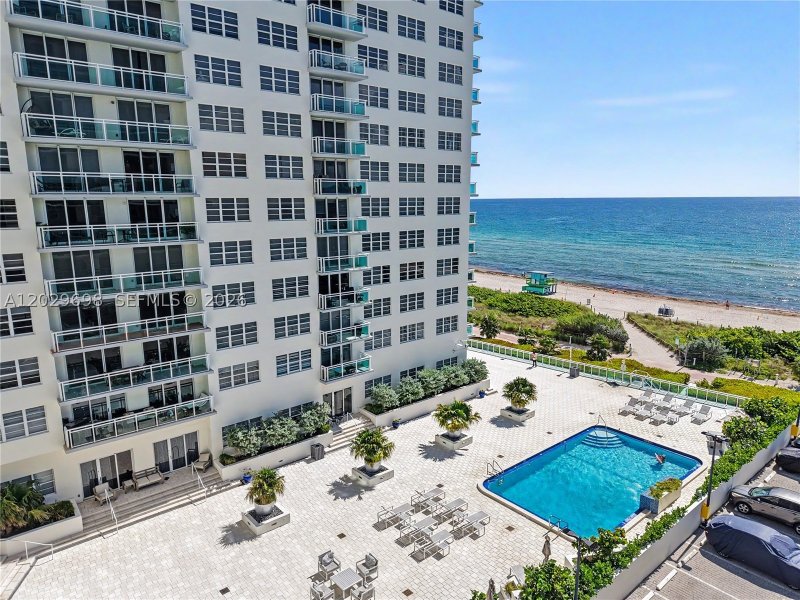 Comprar apartamento en The Collins Condo 605