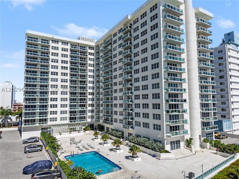 Comprar apartamento en The Collins Condo 605