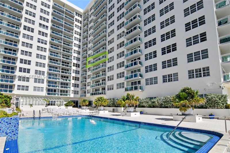 Comprar apartamento en The Collins Condo 605