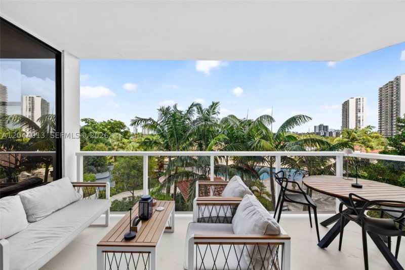 Condo for sale at Hamptons West 407