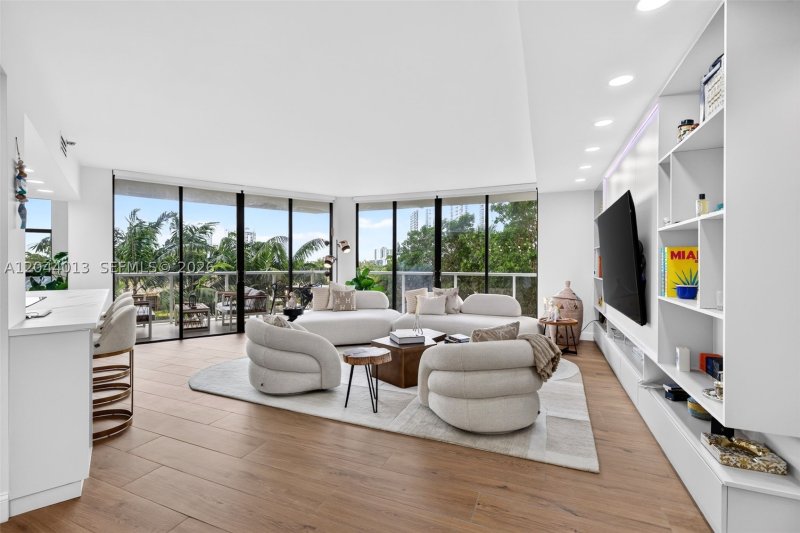 Condo for sale at Hamptons West 407