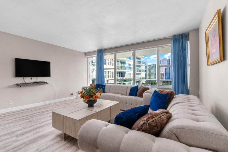 Condo for sale at Coral Ridge Towers East 920