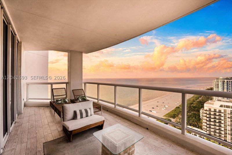 Condo for sale at La Tour 2301