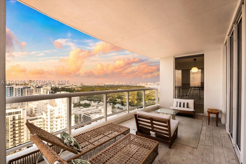 Condo for sale at La Tour 2301