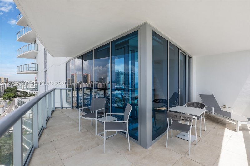 Comprar apartamento no Jade Beach 1401