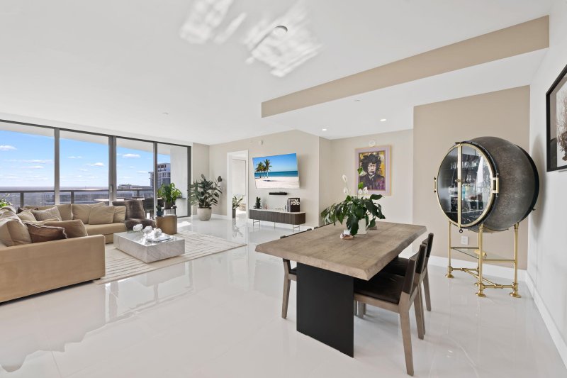 Condo for sale at 100 Las Olas 3804