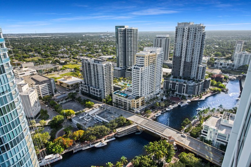 Condo for sale at 100 Las Olas 3804