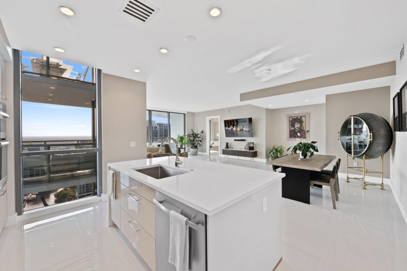 Condo for sale at 100 Las Olas 3804
