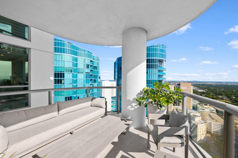 Condo for sale at 100 Las Olas 3804