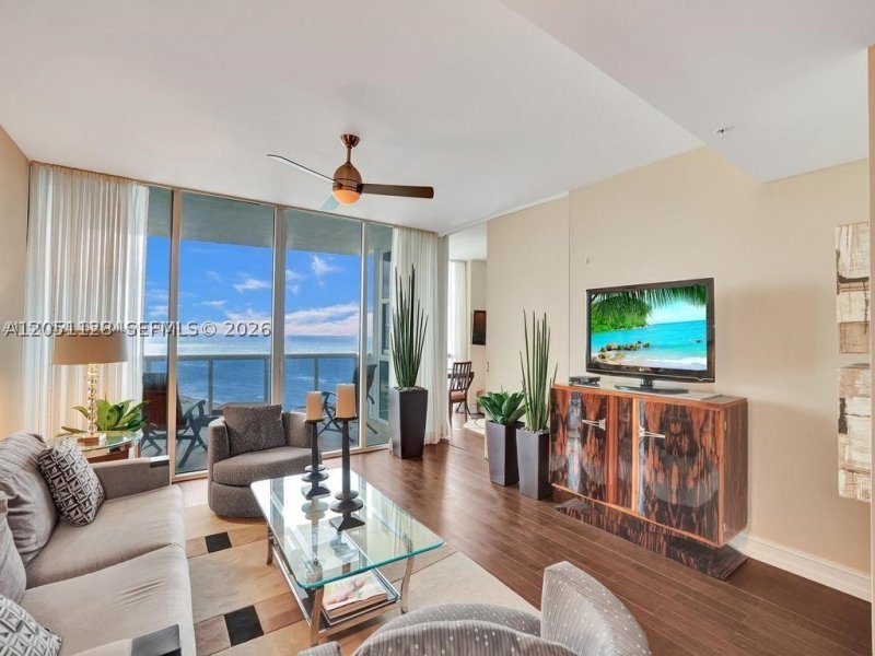 Comprar apartamento no Trump Royale 1604