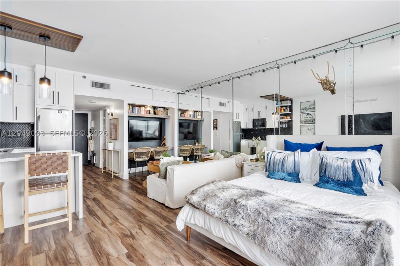 Condo for sale at The Venetia 518