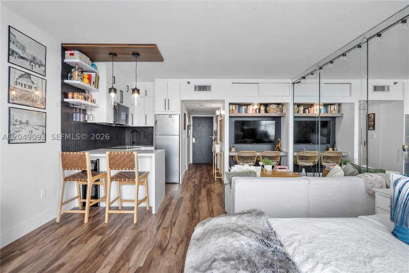 Condo for sale at The Venetia 518