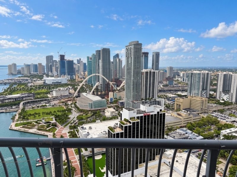 Aluguel de apartamento no Opera Tower 4912