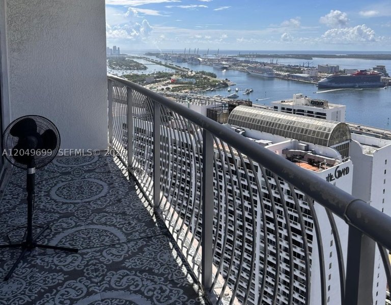 Aluguel de apartamento no Opera Tower 4912