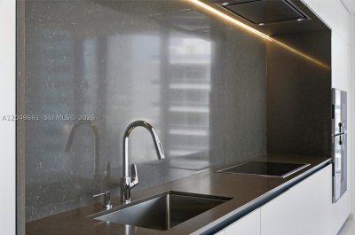 Comprar apartamento no Aston Martin Residences 4808W
