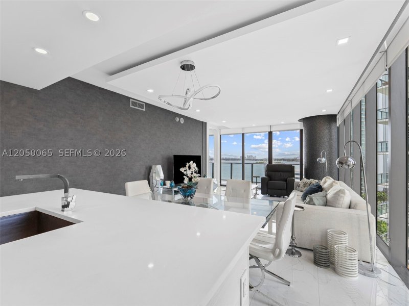 Apartment for rent at Paraiso Bay Miami 1201