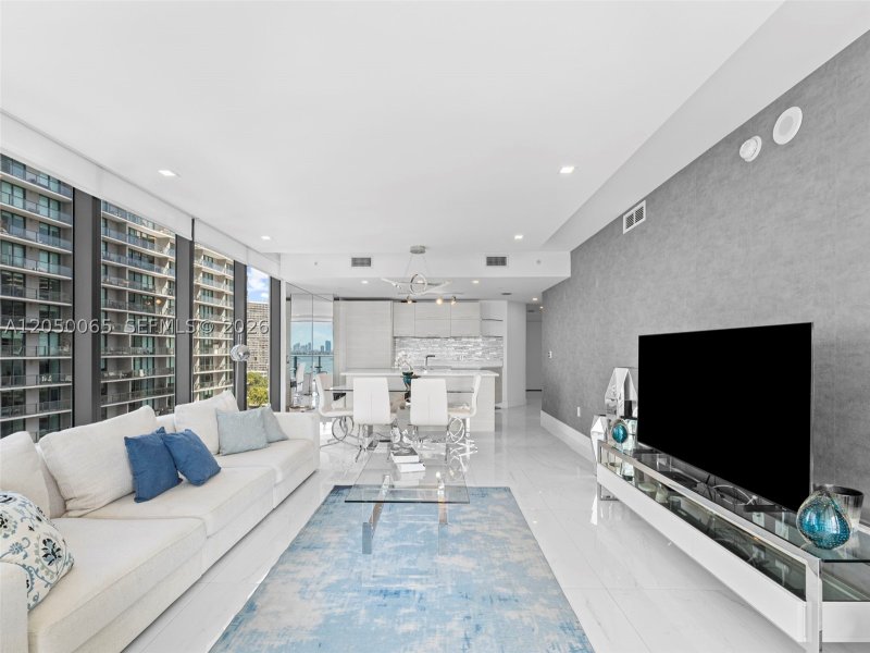 Apartment for rent at Paraiso Bay Miami 1201