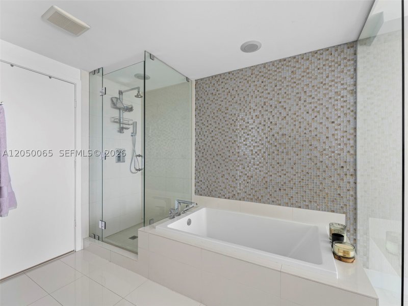 Apartment for rent at Paraiso Bay Miami 1201