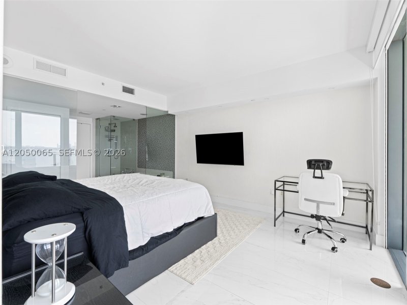 Apartment for rent at Paraiso Bay Miami 1201