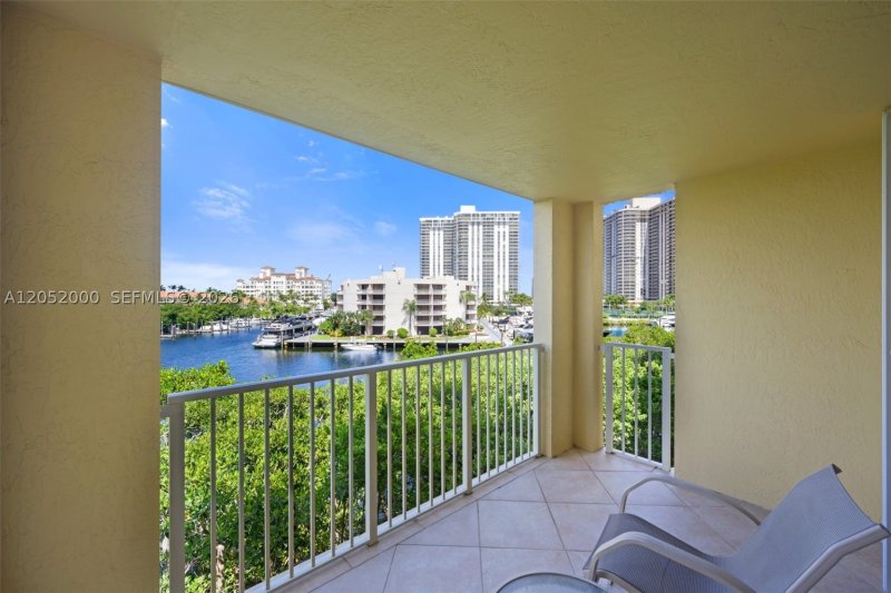 Apartment for rent at The Yacht Club at Aventura 1406