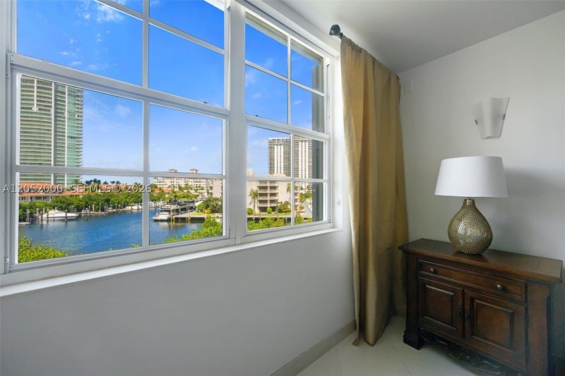 Apartment for rent at The Yacht Club at Aventura 1406