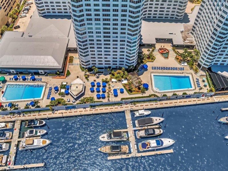 Apartment for rent at Four Ambassadors 350