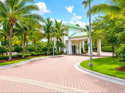 The Blue Doral Apt #915
