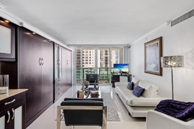 Comprar apartamento en The Wave Condo 939