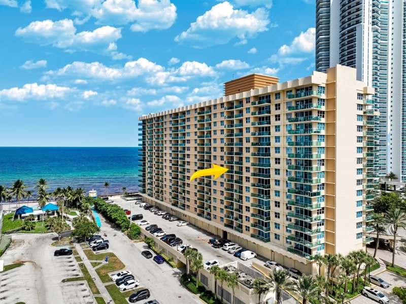 Condo for sale at The Wave Condo 939
