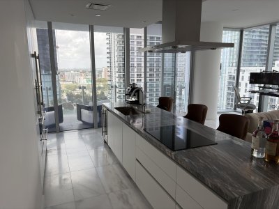 Comprar apartamento en Villa Residences Edgewater 2006