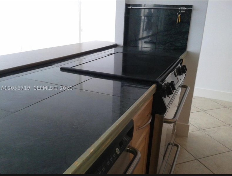 Apartment for rent at Majorca Towers 1006