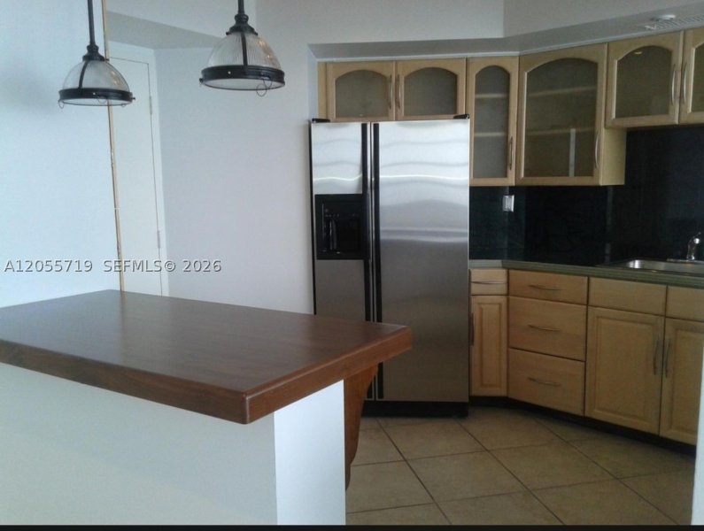 Apartment for rent at Majorca Towers 1006