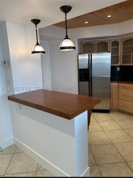 Apartment for rent at Majorca Towers 1006