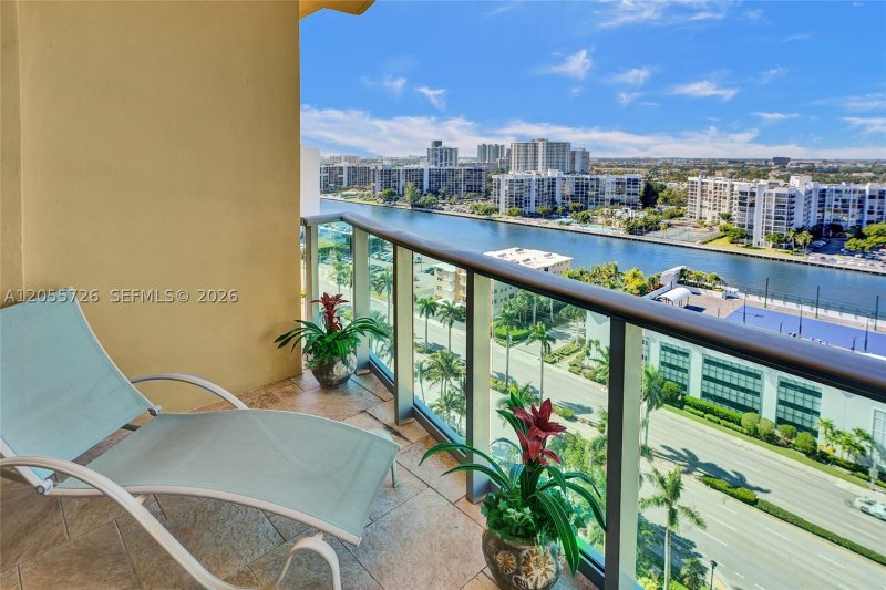 Condo for sale at The Wave Condo 1628