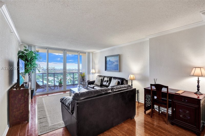 Condo for sale at The Wave Condo 1628