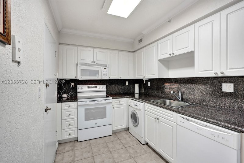 Condo for sale at The Wave Condo 1628