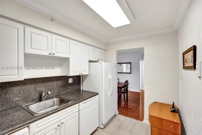 Comprar apartamento no The Wave Condo 1628
