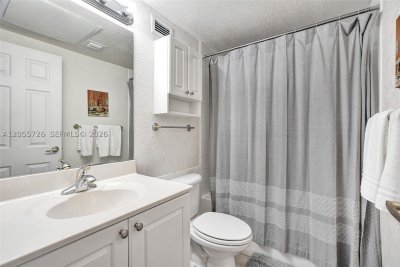 Comprar apartamento no The Wave Condo 1628