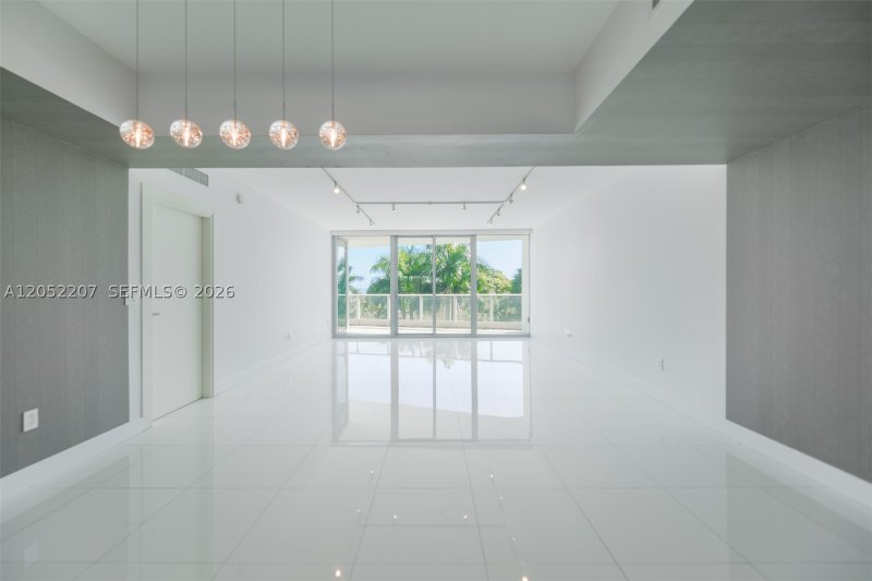 Apartment for rent at Grovenor House 604