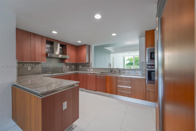 Apartment for rent at Grovenor House 604