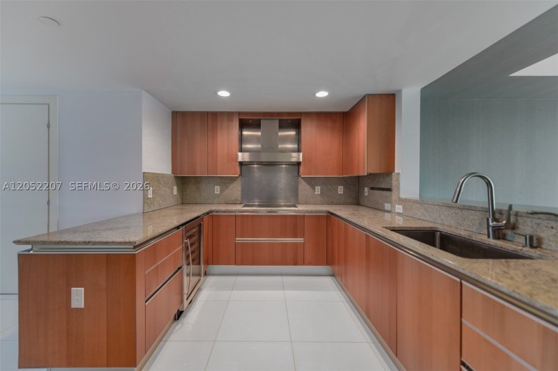 Apartment for rent at Grovenor House 604