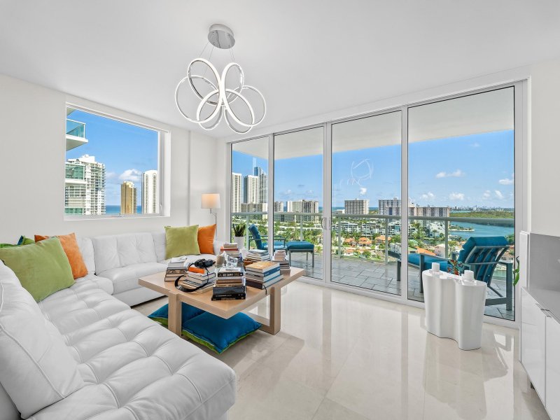 Apartment for rent at 400 Sunny Isles 1608