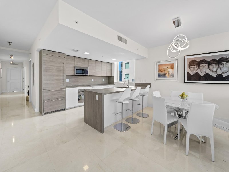 Apartment for rent at 400 Sunny Isles 1608